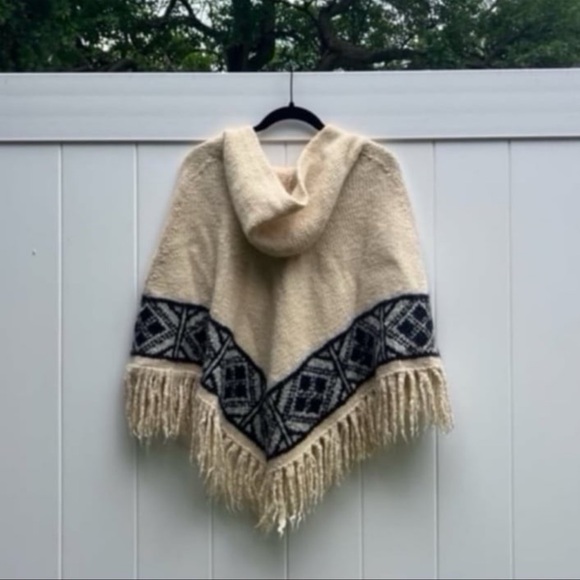 Vintage 1970’s Oveja Negra by Silvia Sarti Alpaca Poncho Handmade in Uruguay - Picture 6 of 7